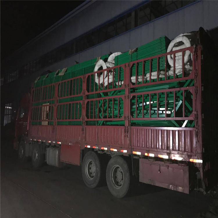 金屬邊框公路護欄網(wǎng)圖片3